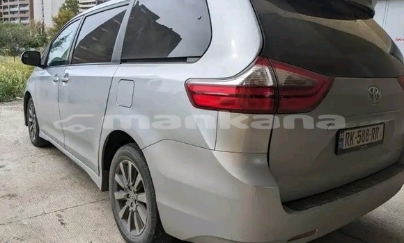 Buy Used Toyota Sienna White Car in Bihvinta in Abhasia