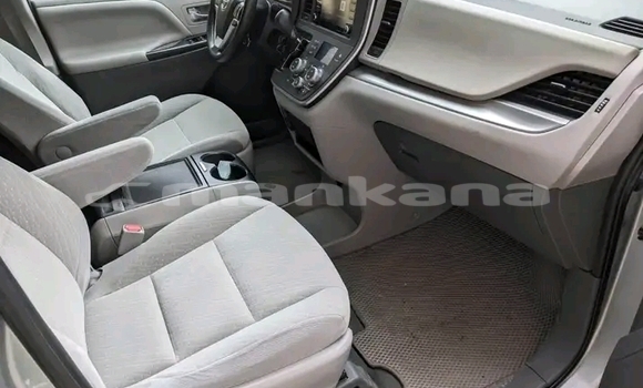 Buy Used Toyota Sienna White Car in Bihvinta in Abhasia Buy Used Toyota Sienna White Car in Bihvinta in Abhasia