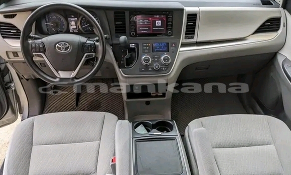 Buy Used Toyota Sienna White Car in Bihvinta in Abhasia Buy Used Toyota Sienna White Car in Bihvinta in Abhasia