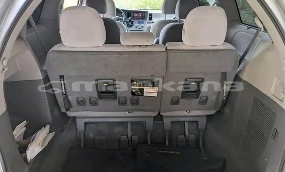 Buy Used Toyota Sienna White Car in Bihvinta in Abhasia Buy Used Toyota Sienna White Car in Bihvinta in Abhasia
