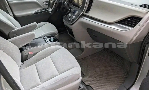 Buy Used Toyota Sienna White Car in Bihvinta in Abhasia Buy Used Toyota Sienna White Car in Bihvinta in Abhasia