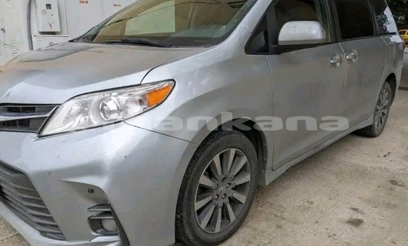 Buy Used Toyota Sienna White Car in Bihvinta in Abhasia Buy Used Toyota Sienna White Car in Bihvinta in Abhasia