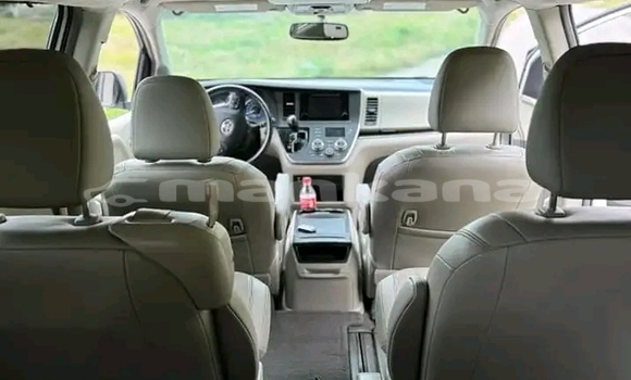 Buy Used Toyota Sienna White Car in Dusheti in Mcheta-Mtianeti Buy Used Toyota Sienna White Car in Dusheti in Mcheta-Mtianeti