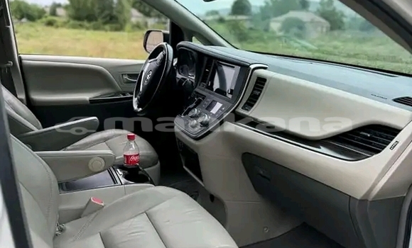 Buy Used Toyota Sienna White Car in Dusheti in Mcheta-Mtianeti Buy Used Toyota Sienna White Car in Dusheti in Mcheta-Mtianeti