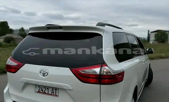 Buy Used Toyota Sienna White Car in Dusheti in Mcheta-Mtianeti Buy Used Toyota Sienna White Car in Dusheti in Mcheta-Mtianeti