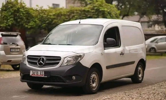 Buy Used Mazda Axela White Car in Kutaisi in Imereti Buy Used Mazda Axela White Car in Kutaisi in Imereti