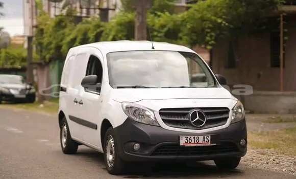 Buy Used Mazda Axela White Car in Kutaisi in Imereti Buy Used Mazda Axela White Car in Kutaisi in Imereti