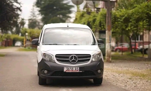 Buy Used Mazda Axela White Car in Kutaisi in Imereti Buy Used Mazda Axela White Car in Kutaisi in Imereti