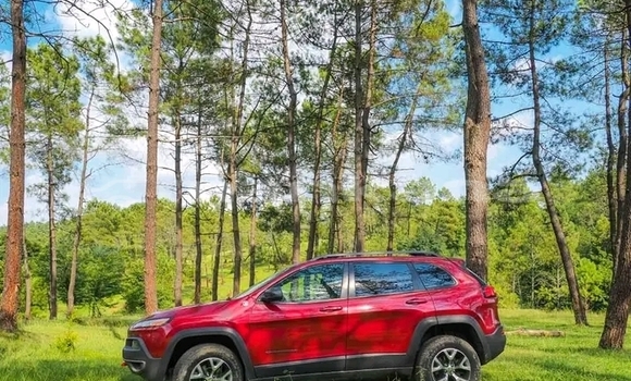 Buy Used Jeep Cherokee Red Car in Dedoplisckaro in Kaheti Buy Used Jeep Cherokee Red Car in Dedoplisckaro in Kaheti