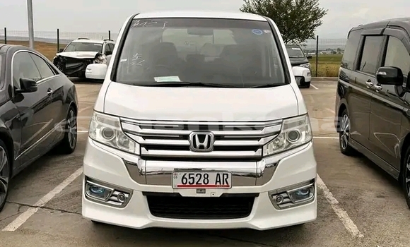 Buy Used Toyota Noah White Car in Bihvinta in Abhasia Buy Used Toyota Noah White Car in Bihvinta in Abhasia