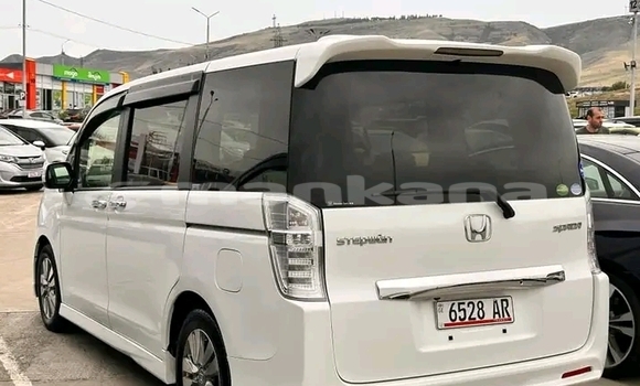 Buy Used Toyota Noah White Car in Bihvinta in Abhasia Buy Used Toyota Noah White Car in Bihvinta in Abhasia