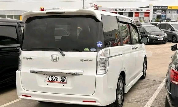 Buy Used Toyota Noah White Car in Bihvinta in Abhasia Buy Used Toyota Noah White Car in Bihvinta in Abhasia