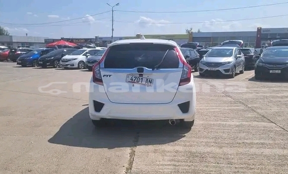 Buy Used Honda FIT White Car in Gali in Abhasia Buy Used Honda FIT White Car in Gali in Abhasia