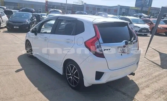 Buy Used Honda FIT White Car in Gali in Abhasia Buy Used Honda FIT White Car in Gali in Abhasia