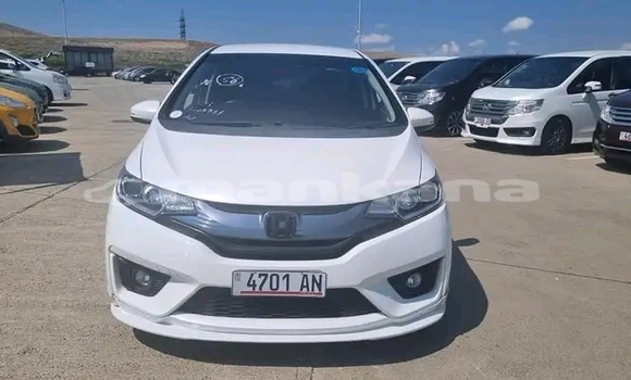 Buy Used Honda FIT White Car in Gali in Abhasia Buy Used Honda FIT White Car in Gali in Abhasia
