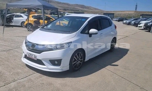 Buy Used Honda FIT White Car in Gali in Abhasia Buy Used Honda FIT White Car in Gali in Abhasia