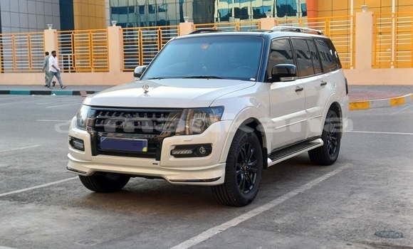 Buy Used Mitsubishi Pajero White Car in Rustavi in Tbilisi Buy Used Mitsubishi Pajero White Car in Rustavi in Tbilisi