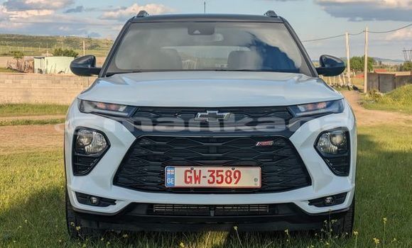 Buy Used Chevrolet TrailBlazer White Car in Ambrolauri in Racha