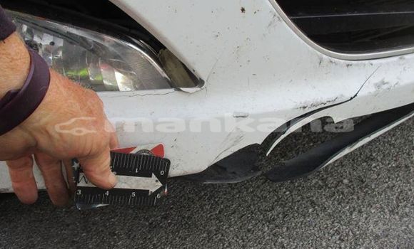 Buy Used Hyundai Veloster White Car in Tbilisi in Tbilisi Buy Used Hyundai Veloster White Car in Tbilisi in Tbilisi