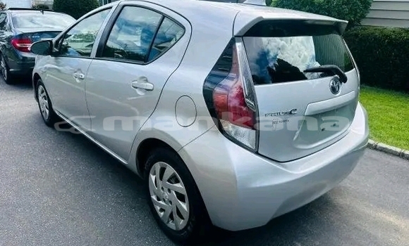 Buy Used Toyota Prius White Car in Bihvinta in Abhasia Buy Used Toyota Prius White Car in Bihvinta in Abhasia
