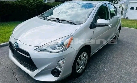 Buy Used Toyota Prius White Car in Bihvinta in Abhasia Buy Used Toyota Prius White Car in Bihvinta in Abhasia