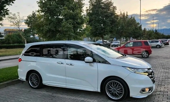 Buy Used Honda Odyssey White Car in Gagra in Abhasia Buy Used Honda Odyssey White Car in Gagra in Abhasia