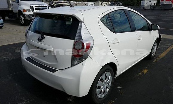 Buy Used Toyota Prius White Car in Tbilisi in Tbilisi Buy Used Toyota Prius White Car in Tbilisi in Tbilisi