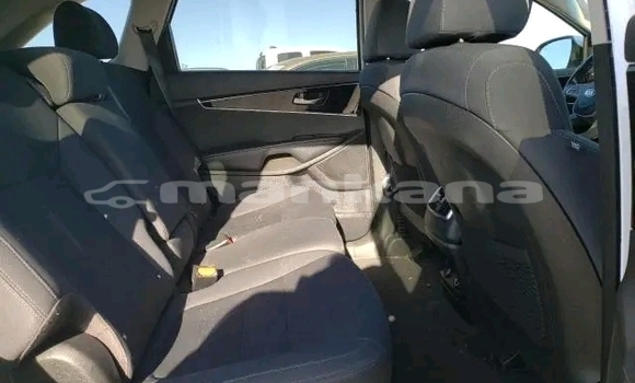 Buy Used Kia Sorento White Car in Batumi in Ajaria Buy Used Kia Sorento White Car in Batumi in Ajaria