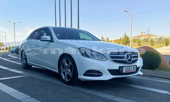 Buy Used Mercedes-Benz E–Class White Car in Gudauta in Abhasia Buy Used Mercedes-Benz E–Class White Car in Gudauta in Abhasia
