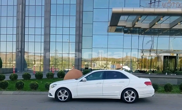 Buy Used Mercedes-Benz E–Class White Car in Gudauta in Abhasia Buy Used Mercedes-Benz E–Class White Car in Gudauta in Abhasia