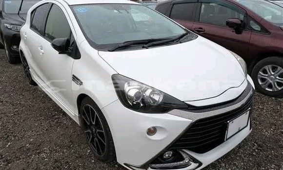 Buy Used Toyota Aqua White Car in Kvareli in Kaheti