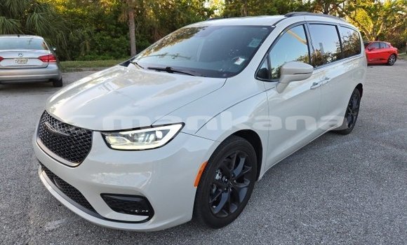 Buy Used Chrysler Pacifica White Car in Tbilisi in Tbilisi