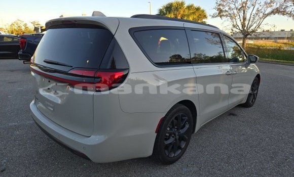 Buy Used Chrysler Pacifica White Car in Tbilisi in Tbilisi Buy Used Chrysler Pacifica White Car in Tbilisi in Tbilisi