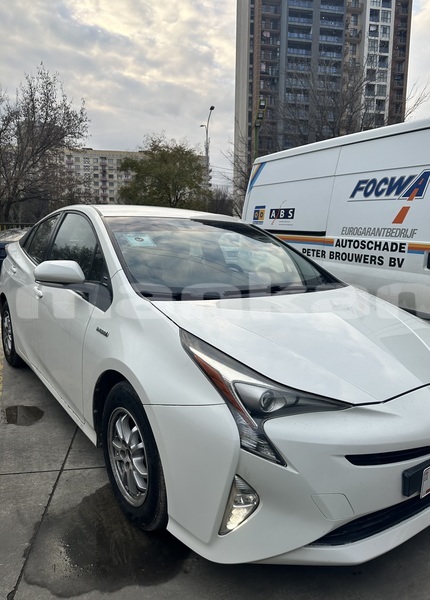 Big with watermark toyota prius abhasia import dubai 6767