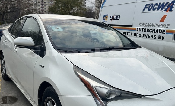 Buy Used Toyota Prius White Car in Import - Dubai in Abhasia Buy Used Toyota Prius White Car in Import - Dubai in Abhasia