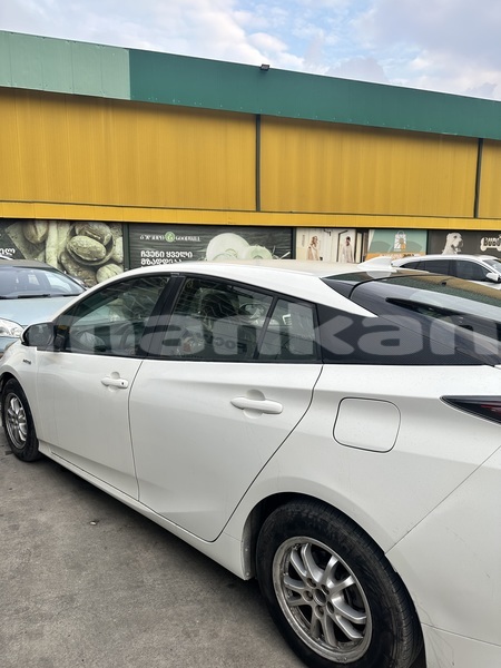 Big with watermark toyota prius abhasia import dubai 6767