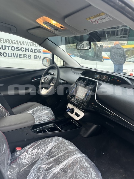 Big with watermark toyota prius abhasia import dubai 6767