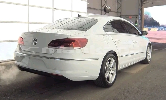 Buy Used Volkswagen Caddy White Car in Bagdadi in Imereti Buy Used Volkswagen Caddy White Car in Bagdadi in Imereti