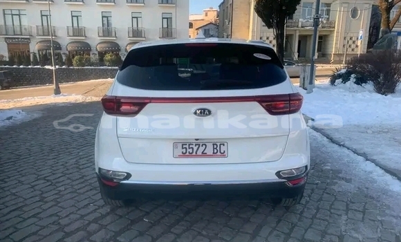 Buy Used Kia Sportage White Car in Bihvinta in Abhasia Buy Used Kia Sportage White Car in Bihvinta in Abhasia
