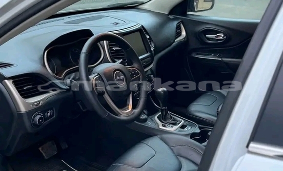 Buy Used Jeep Grand Cherokee White Car in Gali in Abhasia Buy Used Jeep Grand Cherokee White Car in Gali in Abhasia
