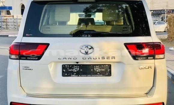 Buy Used Toyota Land Cruiser White Car in Batumi in Ajaria Buy Used Toyota Land Cruiser White Car in Batumi in Ajaria