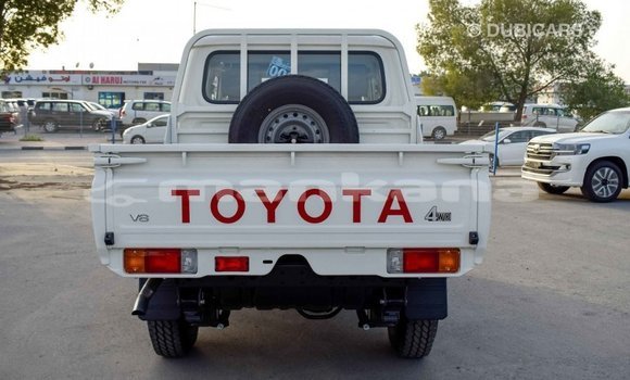 Buy Import Toyota Pickup White Car in Import - Dubai in Abhasia Buy Import Toyota Pickup White Car in Import - Dubai in Abhasia