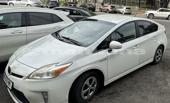 Buy Used Toyota Prius White Car in Tbilisi in Tbilisi Buy Used Toyota Prius White Car in Tbilisi in Tbilisi