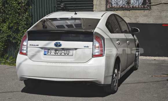 Buy Used Toyota Prius White Car in Tbilisi in Tbilisi Buy Used Toyota Prius White Car in Tbilisi in Tbilisi