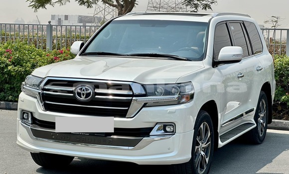 Buy Used Toyota Land Cruiser White Car in Kutaisi in Imereti Buy Used Toyota Land Cruiser White Car in Kutaisi in Imereti