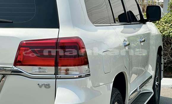Buy Used Toyota Land Cruiser White Car in Kutaisi in Imereti Buy Used Toyota Land Cruiser White Car in Kutaisi in Imereti