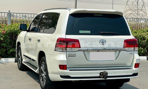 Buy Used Toyota Land Cruiser White Car in Kutaisi in Imereti Buy Used Toyota Land Cruiser White Car in Kutaisi in Imereti