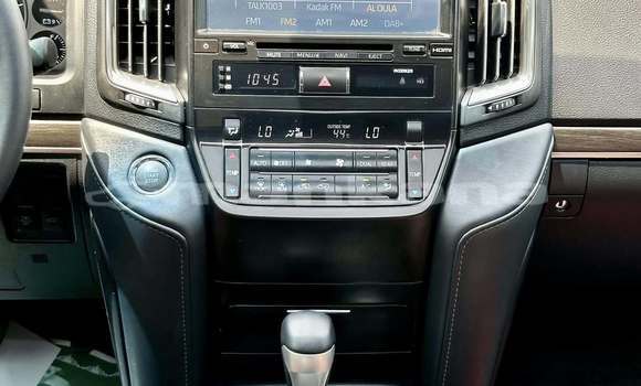 Buy Used Toyota Land Cruiser White Car in Kutaisi in Imereti Buy Used Toyota Land Cruiser White Car in Kutaisi in Imereti