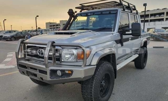 Buy Used Toyota Land Cruiser Silver Car in Tkibuli in Imereti