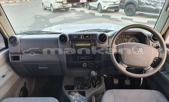Buy Used Toyota Land Cruiser Silver Car in Tkibuli in Imereti Buy Used Toyota Land Cruiser Silver Car in Tkibuli in Imereti